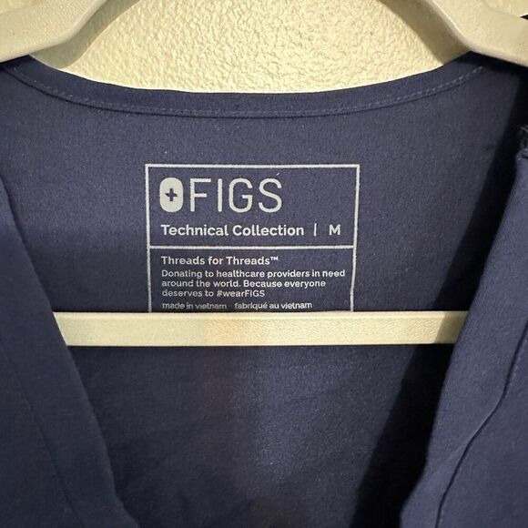 Figs Casma navy blue 3 pocket scrub top size medium - Picture 5 of 5